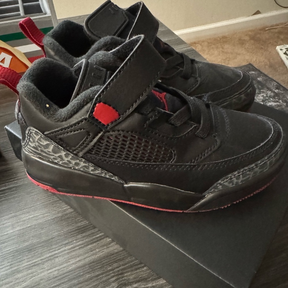 Boys shoes size 10c